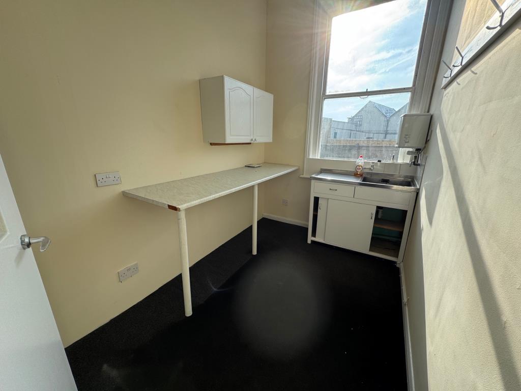 Lot: 70 - COMMERCIAL INVESTMENT AND VACANT UPPER FLOORS WITH POTENTIAL - Kitchen